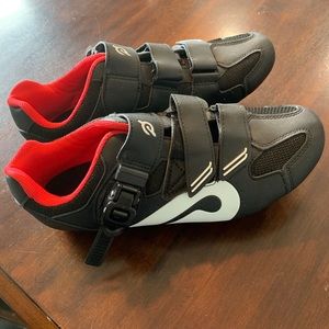 Women’s size 41/10 Peloton cycling shoes.